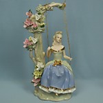 HW-10 Девушка на качелях