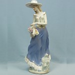 VS-23 Девушка с корзиной цветов