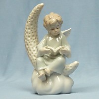 VS-3106 Ангелочек на Луне с книгой