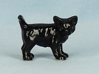 K327 Котёнок черныш стоит