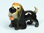 K939  Бассет-хаунд стоит