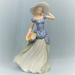HW-57 Девушка в шляпе и с цветами