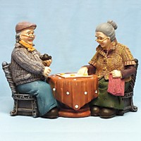 G395B Бабушка и дедушка за столом