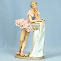 CG04-02 Балерина с кружевной пачкой