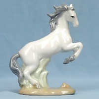 MF05-02 Лошадь на дыбах