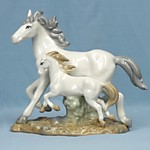 MF05-03 Лошадь и жеребёнок на аллюре